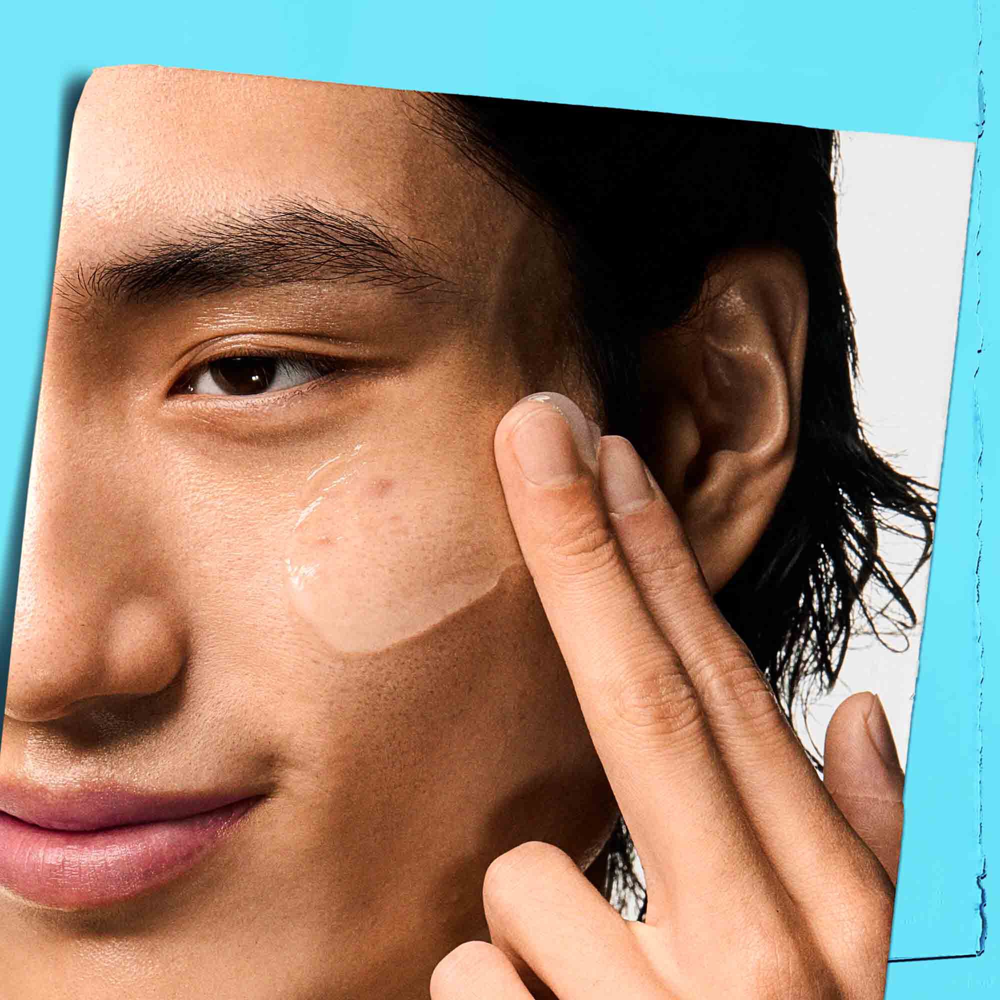 Ultra Facial Oil-Free Gel Cream nanesen na obraz modela.