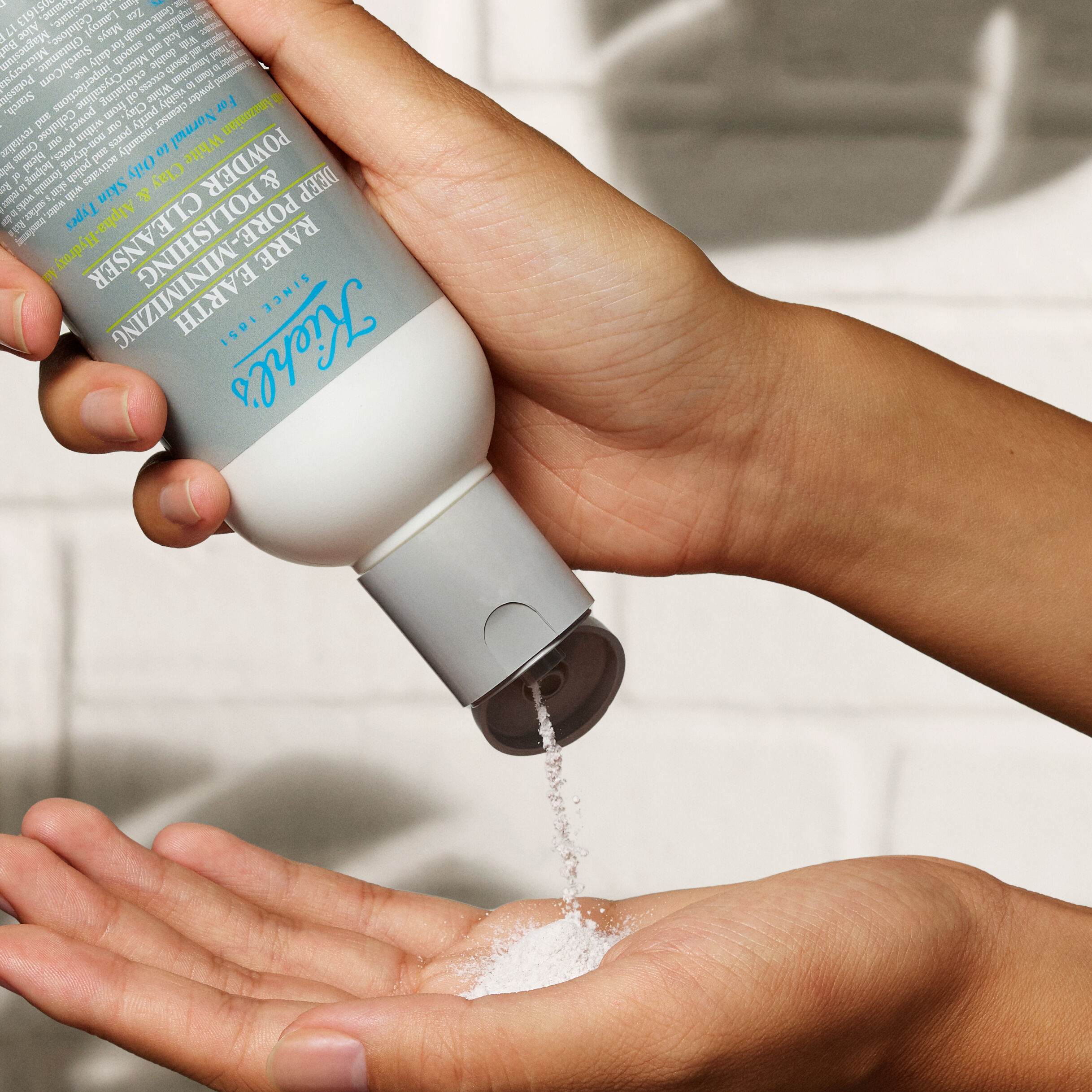 Rare Earth Deep Pore-Minimizing & Polishing Powder Cleanser Prah za čiščenje por in za bolj gladko kožo