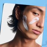 Ultra Facial Cream SPF 30 nanesena na obraz modela.