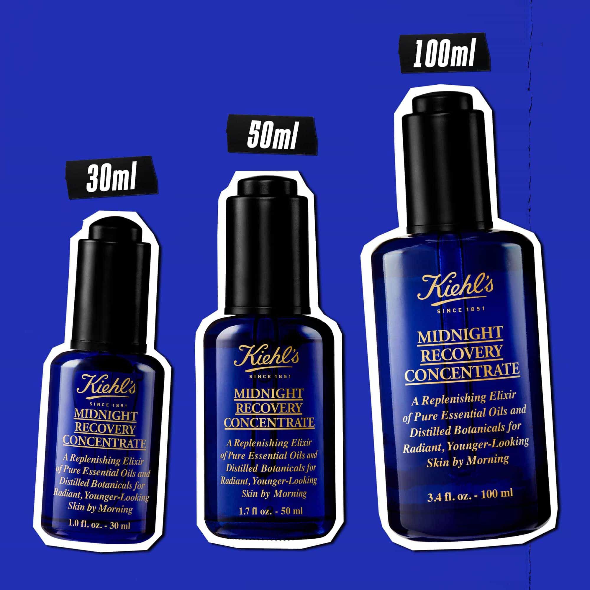 Tri stekleničke olja za obraz Midnight Recovery Concentrate v različnih velikostih (30 ml, 50 ml, 100 ml) na modrem ozadju.