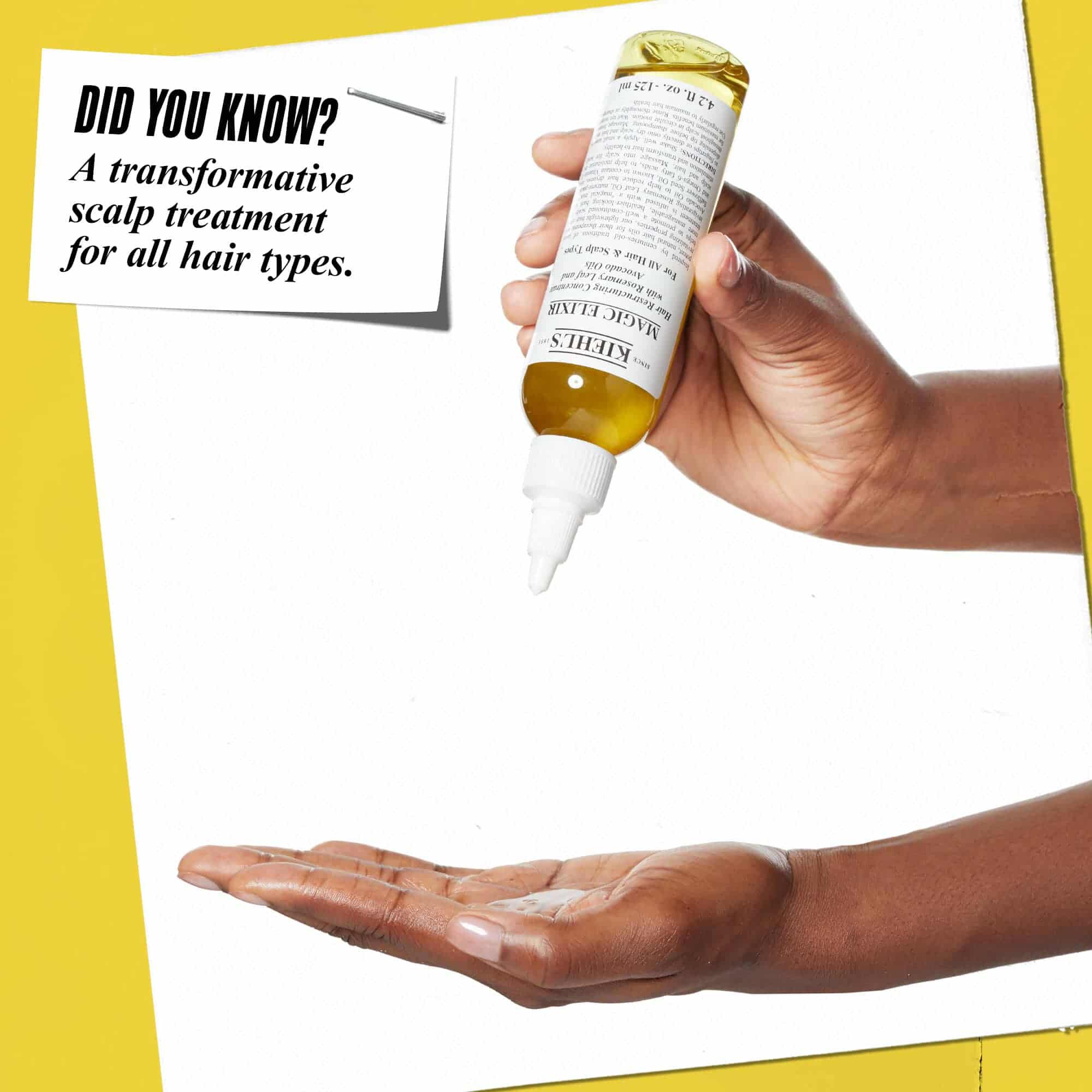 Dlan dozira Magic Elixir Hair Oil na drugo dlan. Besedilo se glasi: »Ali ste vedeli? Transformativna nega lasišča za vse tipe las.«