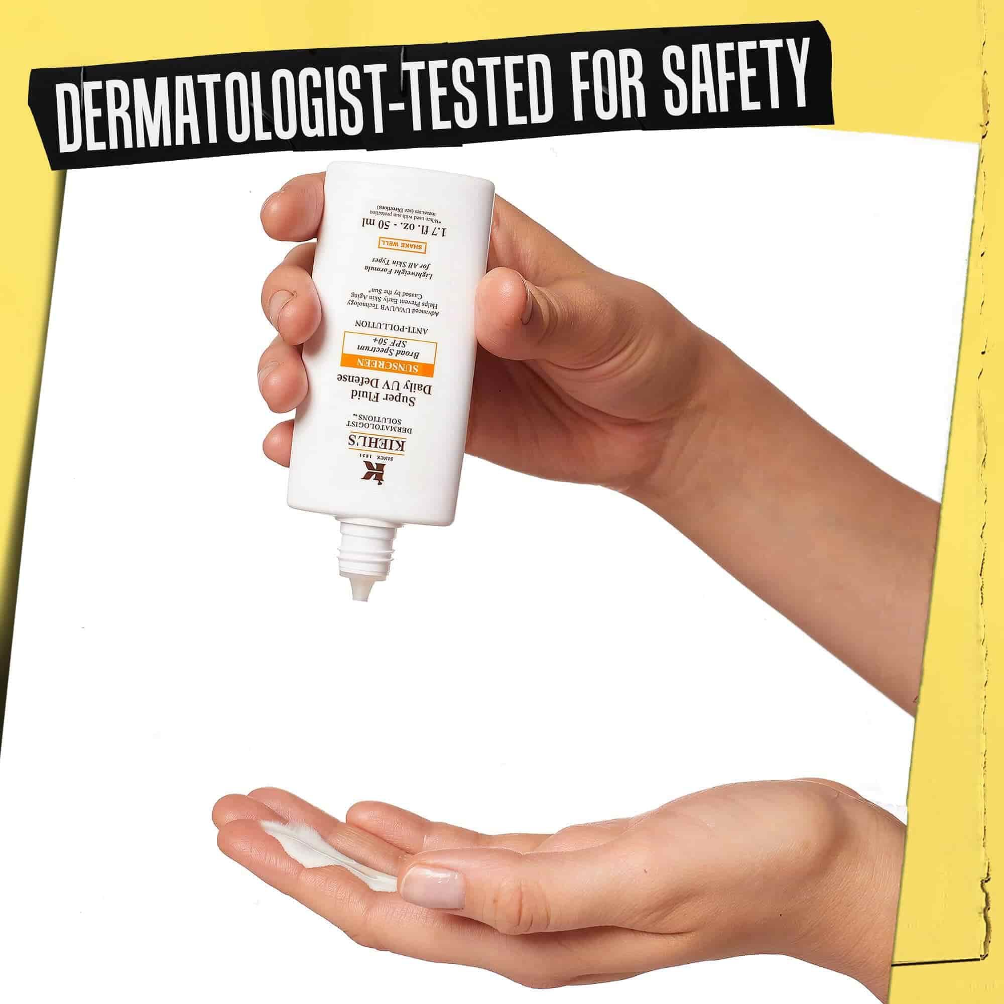 Dlan, na katero se dozira Ultra-Light Daily UV Defense, z oznako »Dermatološko testirano za varnost«.