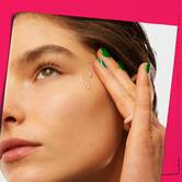 Ultra Pure 9.8% Glycolic Acid Serum se nanaša na kožo.