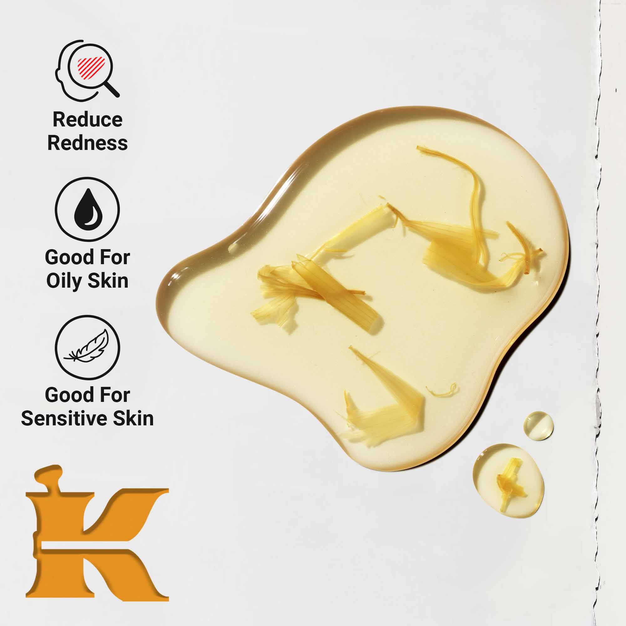 Bližinski posnetek teksture tonika Calendula Herbal-Extract, ki prikazuje potezo tekočine z lističi ognjiča. Besedilo poudarja koristi pri zmanjševanju rdečice in primernost za mastno in občutljivo kožo.