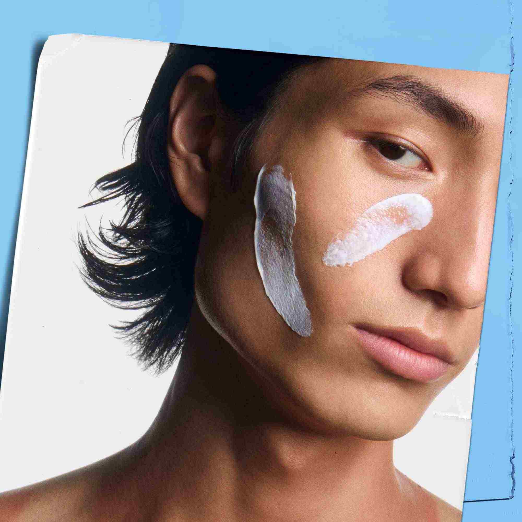 Ultra Facial Cream SPF 30 nanesena na obraz modela.