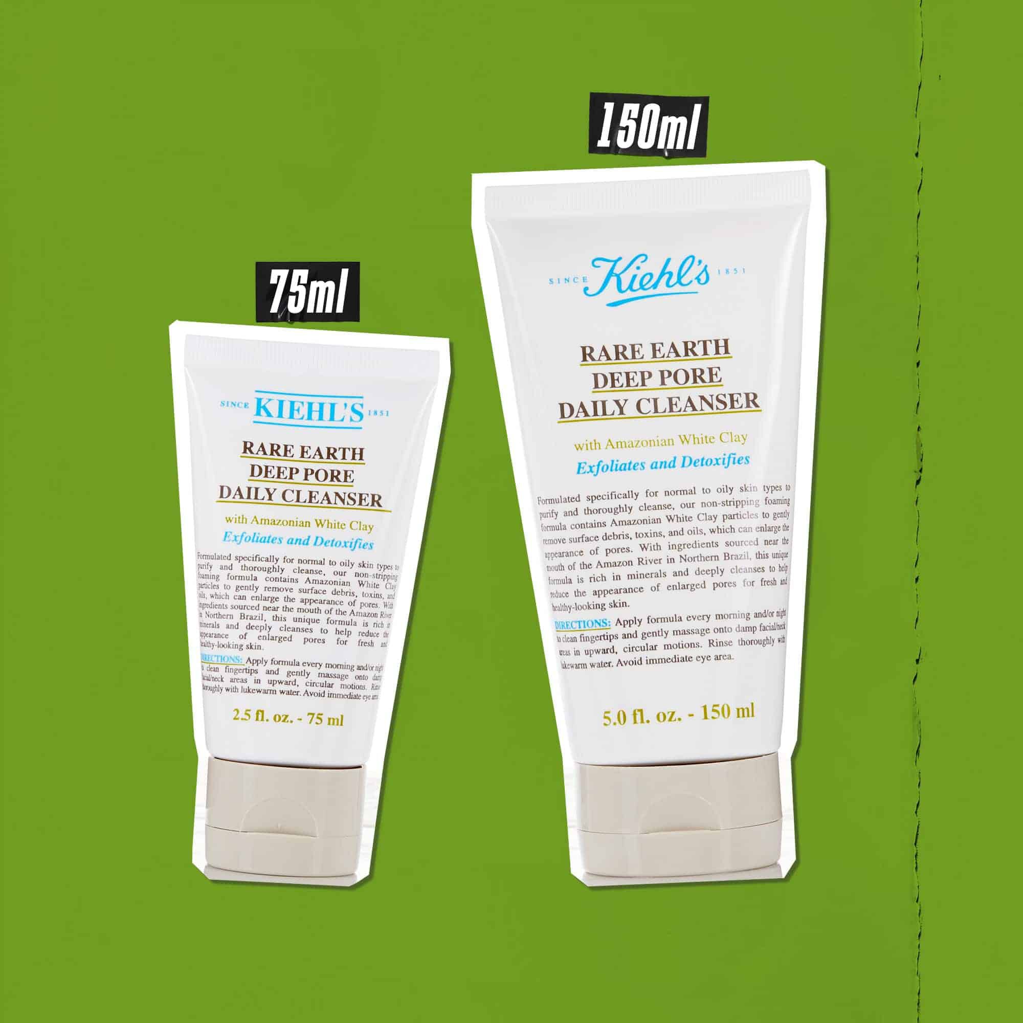 Tri tube Rare Earth Deep Pore Daily Cleanser v različnih velikostih (75 ml, 125 ml, 150 ml) na zelenem ozadju.