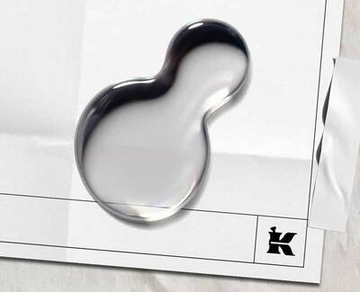Prozorna tekoča kapljica, ki predstavlja deksantenol (provitamin B5) na belem listu s črnim logotipom Kiehl's v kotu.